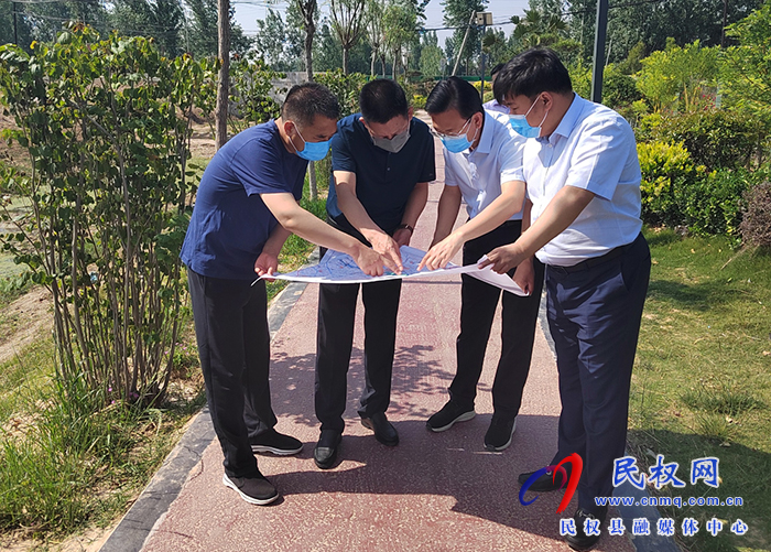 縣委常委、縣紀委書記、縣監(jiān)委主任冉燃到野崗鎮(zhèn)老通惠渠、壩窩分干開展巡河工作