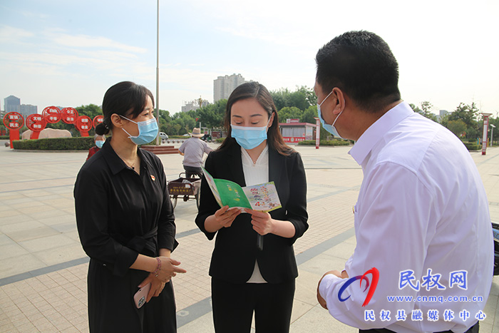 我縣開展中國計(jì)劃生育協(xié)會(huì)成立42周年宣傳服務(wù)活動(dòng)