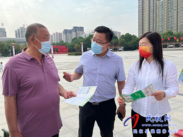 我縣開展中國計(jì)劃生育協(xié)會(huì)成立42周年宣傳服務(wù)活動(dòng)