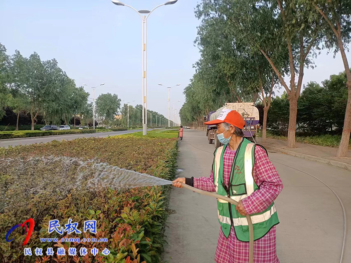 民權(quán)縣園林綠化中心集中開展夏季抗旱保苗護綠專項行動