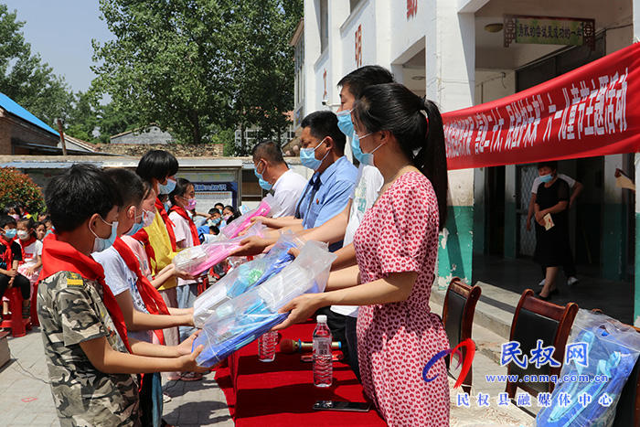 民權(quán)縣人民檢察院組織開展“喜迎二十大 民檢護(hù)未來”六一兒童節(jié)主題宣傳活動(dòng)