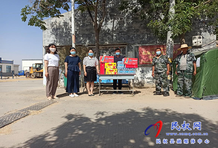 縣婦聯(lián)、團(tuán)縣委“三夏”慰問防火一線工作隊(duì)