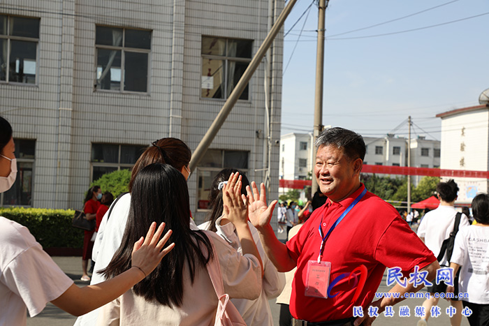 溫馨暖心的壯行儀式，震撼感動了所有高三學(xué)子！