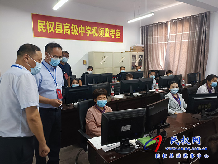 縣委常委、常務(wù)副縣長(zhǎng)王景義檢查高考工作