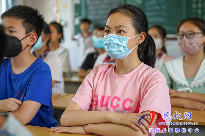 聞“汛”而動(dòng)預(yù)防溺水——民權(quán)縣實(shí)驗(yàn)小學(xué)扎實(shí)開展防溺水主題教育活動(dòng) 聞“汛”而動(dòng)預(yù)防溺水——民權(quán)縣實(shí)驗(yàn)小學(xué)扎實(shí)開展防溺水主題教育活動(dòng)