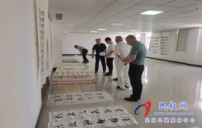 縣文聯(lián)開展“2022年度創(chuàng)建全國文明城市”“紀(jì)念《代表法》頒布三十周年”書畫作品評審活動