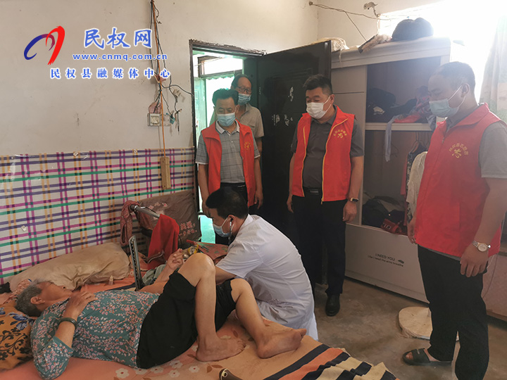 老干部局：關(guān)注空巢老人 志愿服務送愛心