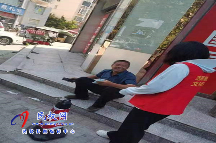 “公共場(chǎng)所 佩戴口罩”文明勸導(dǎo)志愿服務(wù)再出發(fā)