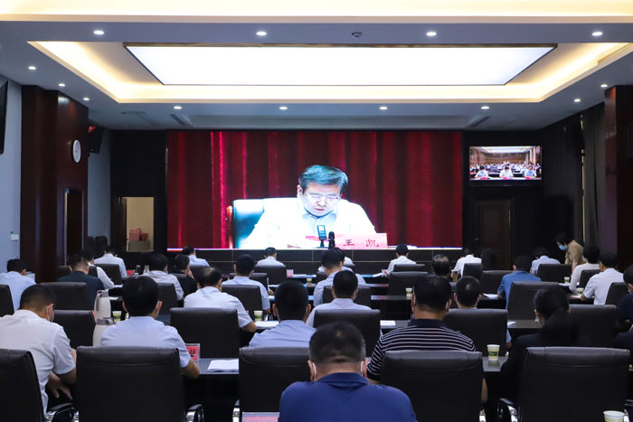 我縣組織收聽收看全省“能力作風(fēng)建設(shè)年”活動(dòng)讀書會(huì)