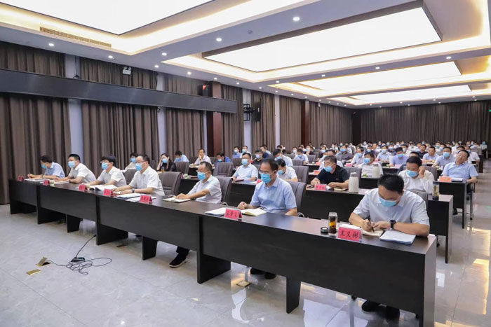 我縣組織收聽收看全省“能力作風(fēng)建設(shè)年”活動(dòng)讀書會(huì)