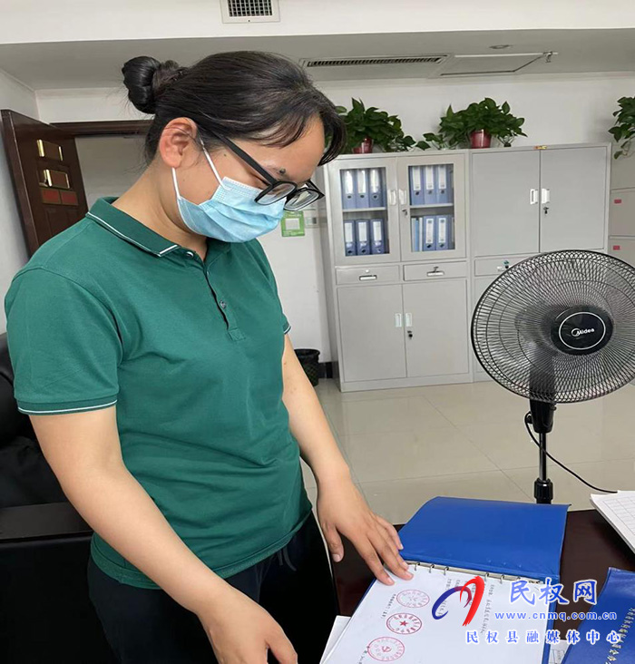縣委編辦及時辦理事業(yè)單位引進人才入編手續(xù)