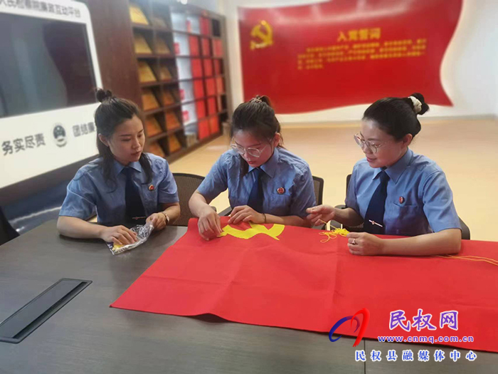 【喜迎黨的二十大】手繡黨旗感黨恩 一針一線寄深情