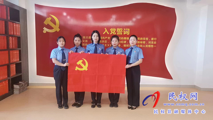 【喜迎黨的二十大】手繡黨旗感黨恩 一針一線寄深情