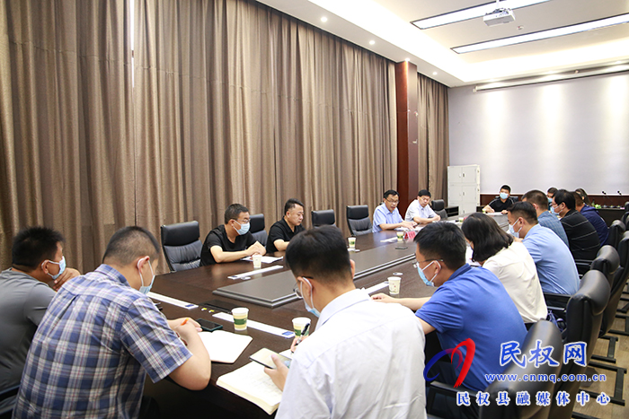 縣委常委、宣傳部長、副縣長畢道喜檢查指導(dǎo)“飛線”整治工作