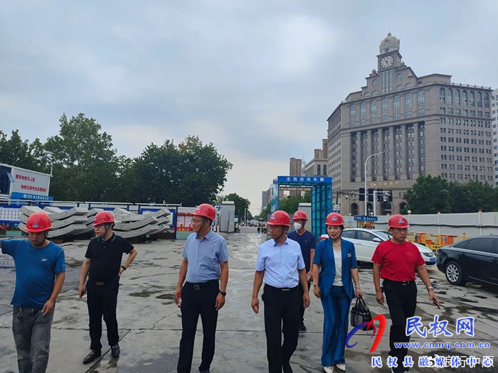 民權縣總工會駐鄭州農民工服務中心帶領經開區(qū)服務站開展夏季送清涼活動