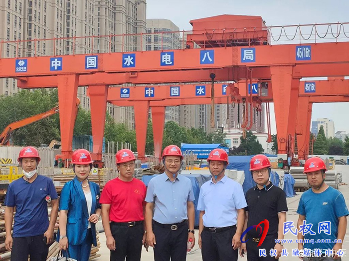 民權縣總工會駐鄭州農民工服務中心帶領經開區(qū)服務站開展夏季送清涼活動