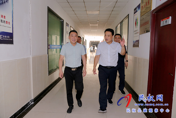 縣委常委、組織部長(zhǎng)王義彬到聯(lián)系企業(yè)開(kāi)展“萬(wàn)人助萬(wàn)企”活動(dòng)