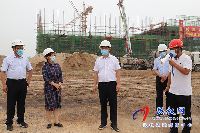 縣委書記張團(tuán)結(jié)調(diào)研城建重點項目建設(shè)情況