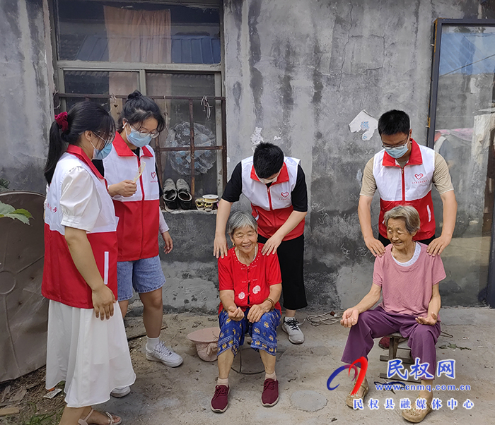 縣團委組織開展“關(guān)愛空巢老人”志愿服務(wù)活動