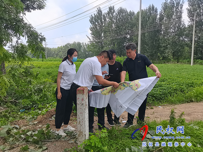 副縣長(zhǎng)李天樁到雙塔鎮(zhèn)調(diào)研耕地流出問(wèn)題排查整改工作