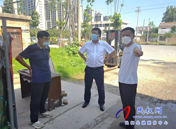 縣領導李君到南華街道辦事處督導檢查疫情防控工作