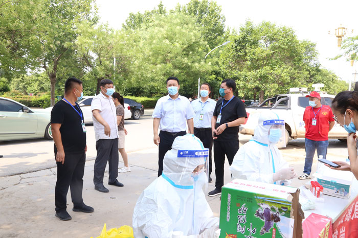 縣委常委、組織部長王義彬督導疫情防控工作