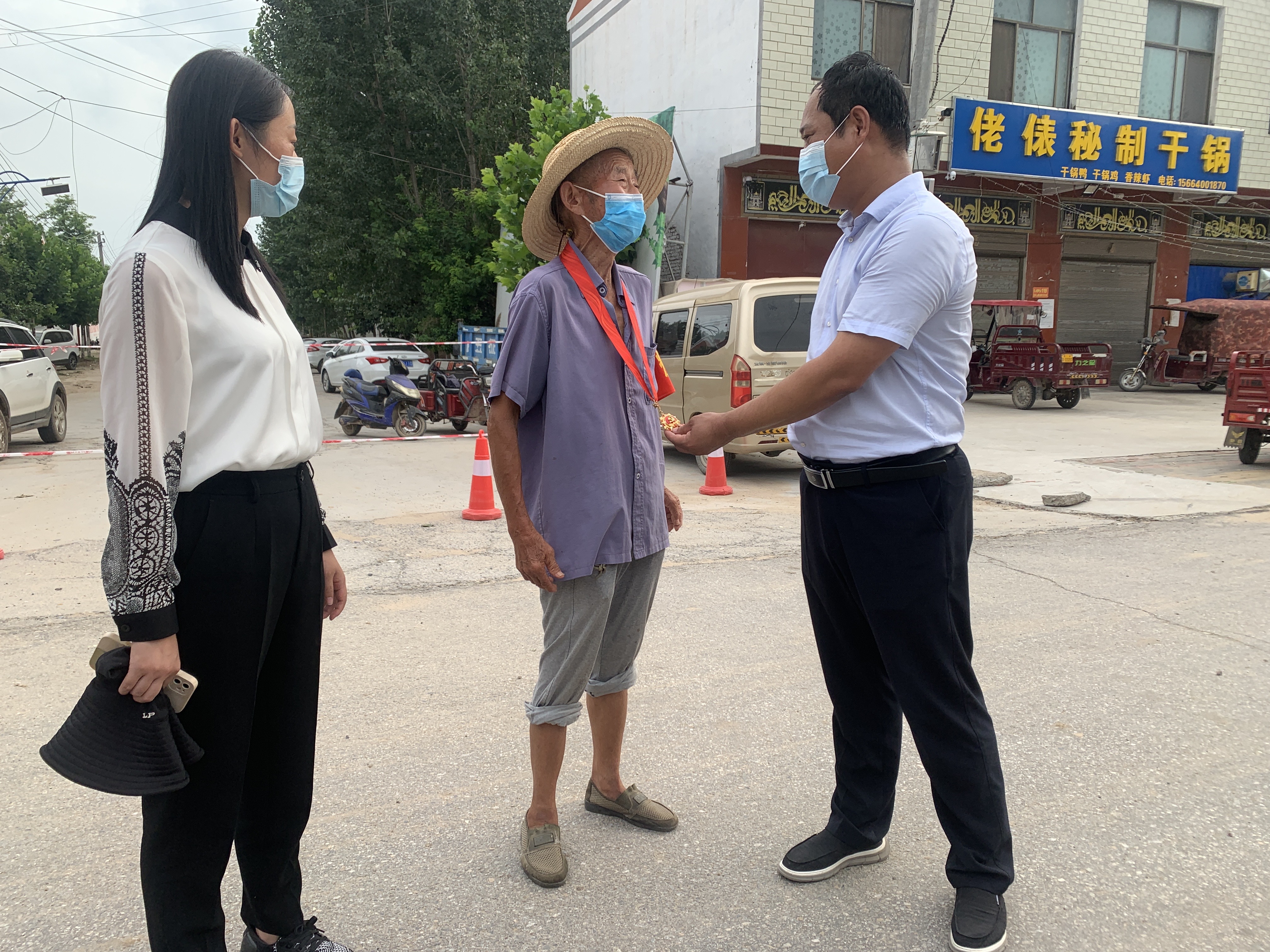 勇于擔當抗疫情 黨員先鋒顯本色 --白云寺鎮(zhèn)各村黨員志愿者投身疫情防控一線開展志愿服務活動