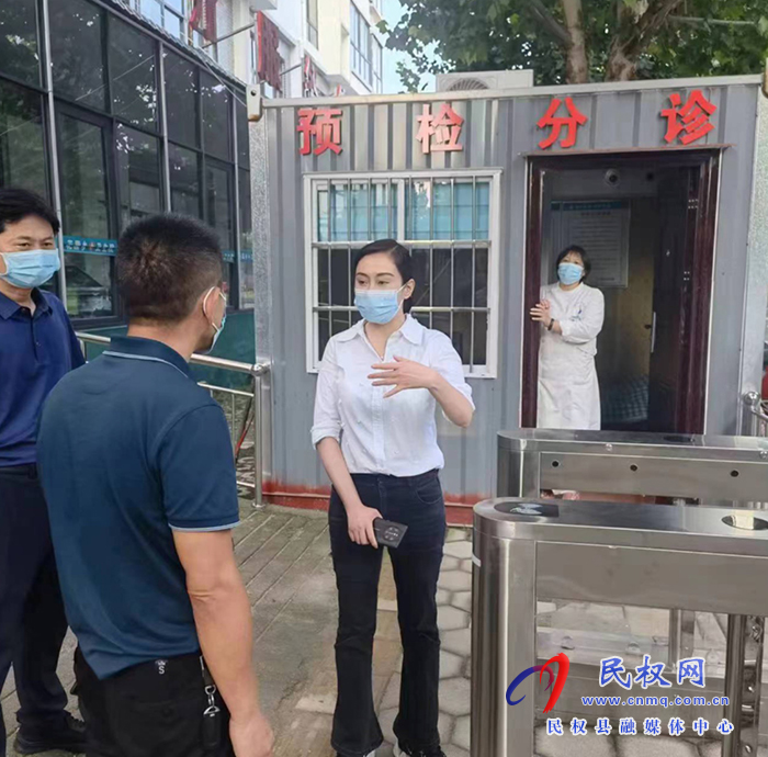 副縣長朱琳會同市人民醫(yī)院專家組深入隔離點、醫(yī)療單位指導工作