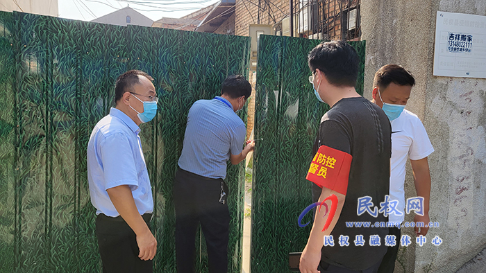縣領(lǐng)導(dǎo)周明河、徐亞超到綠洲街道辦督導(dǎo)檢查疫情防控社會(huì)面管控工作
