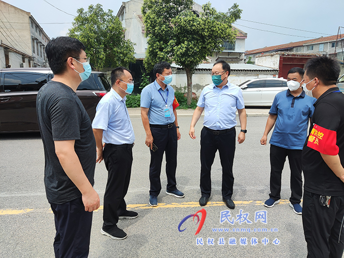 縣委副書記栗團結(jié)暗訪老城區(qū)社會面管控工作