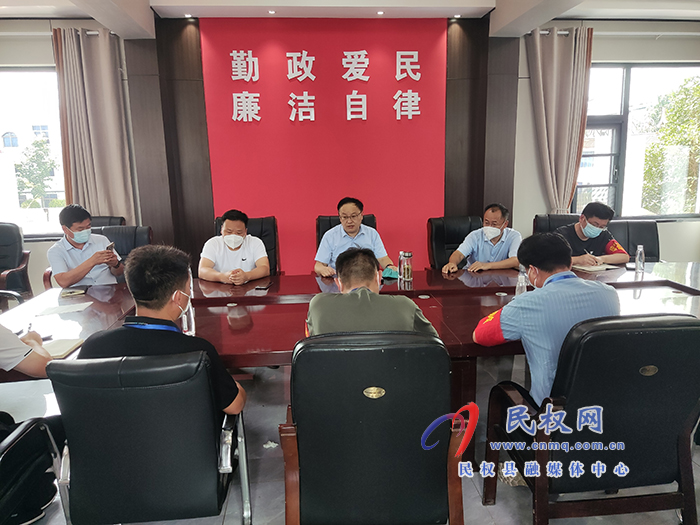 縣委副書記栗團結(jié)暗訪老城區(qū)社會面管控工作