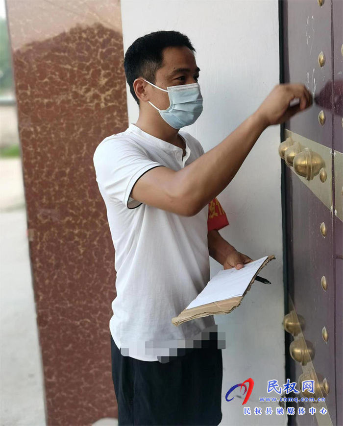 人和鎮(zhèn)教師志愿者堅守社區(qū)（村委）抗疫一線  立德樹人從自身做起本輪疫情以來，經(jīng)過廣大醫(yī)護人員、社區(qū)工作者和