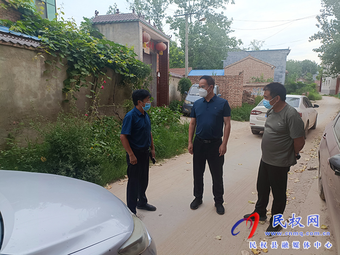 縣委常委、常務(wù)副縣長王景義到北關(guān)鎮(zhèn)移動方艙核酸檢測點查看樣本運送、收集、存儲和檢測情況