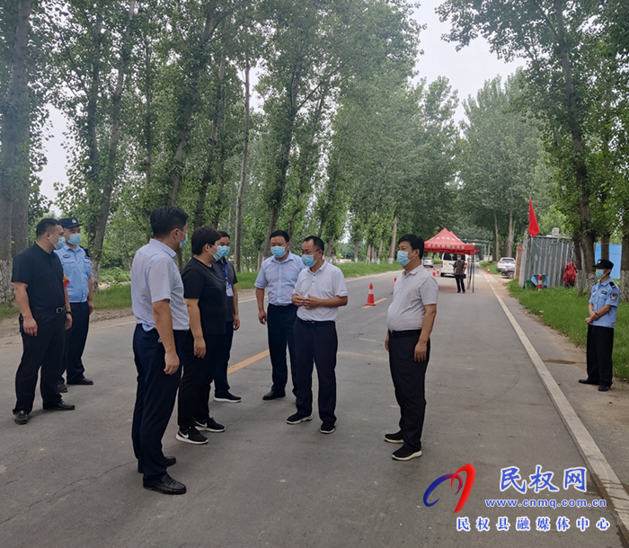 縣領(lǐng)導(dǎo)周明河、李衛(wèi)政暗訪督導(dǎo)疫情防控工作