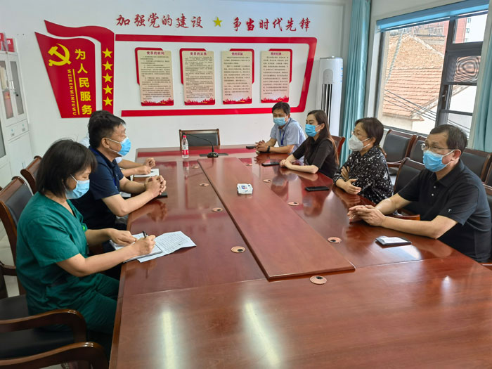 縣委副書記、縣長王靜嫻督導(dǎo)防院感和醫(yī)療救治工作
