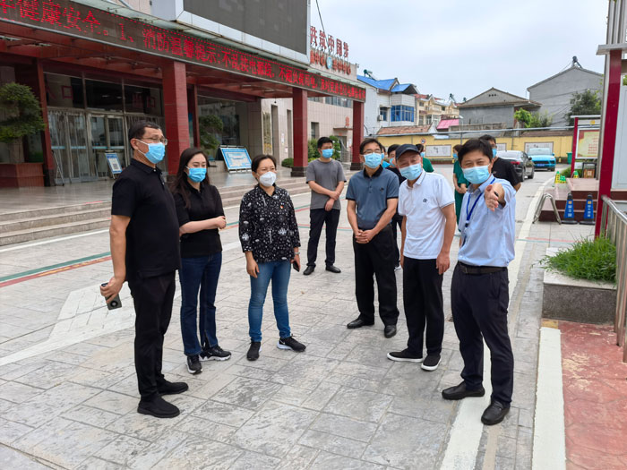 縣委副書記、縣長王靜嫻督導(dǎo)防院感和醫(yī)療救治工作