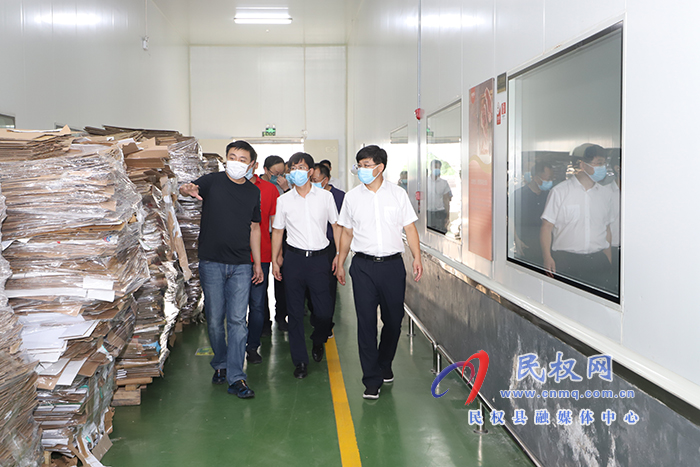 縣委書記張團結(jié)查看無疫小區(qū)和企業(yè)復(fù)工復(fù)產(chǎn)情況
