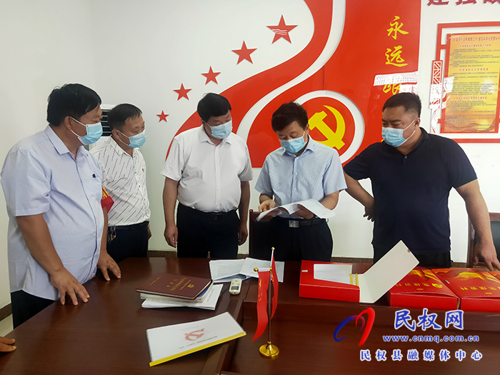 縣委常委、政法委書記陳鴻志到程莊鎮(zhèn)督導(dǎo)“五星”支部創(chuàng)建工作