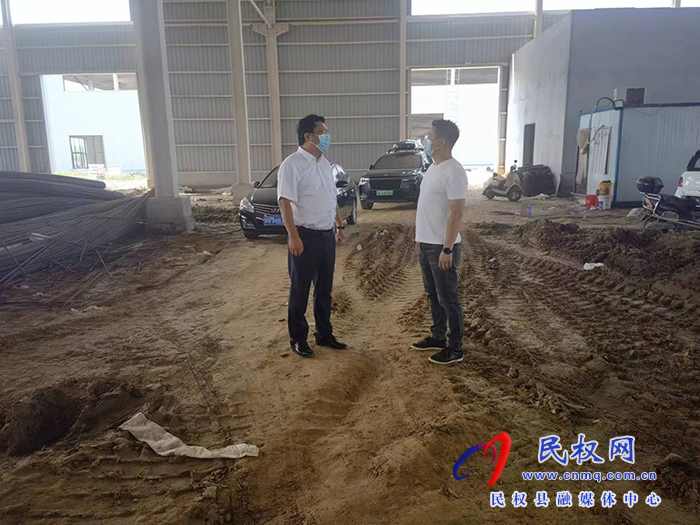 縣委常委、統(tǒng)戰(zhàn)部長、南華街道辦事處黨工委書記李君開展“企業(yè)服務日”活動