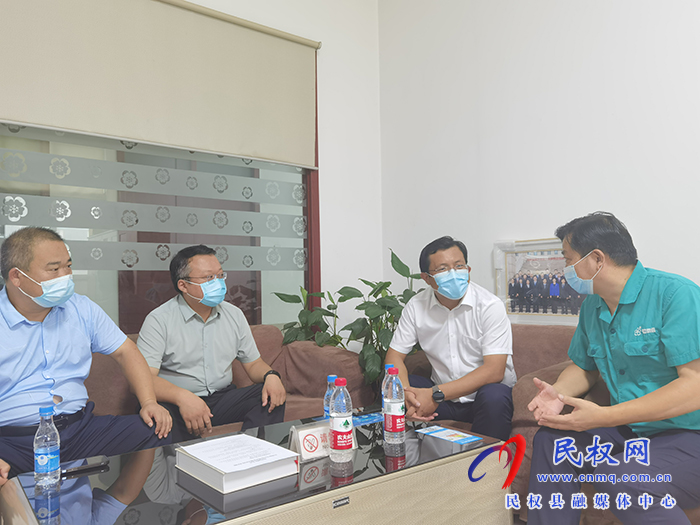 縣委常委、統(tǒng)戰(zhàn)部長(zhǎng)、南華街道黨工委書(shū)記李君督導(dǎo)調(diào)研企業(yè)疫情防控和復(fù)工復(fù)產(chǎn)情況
