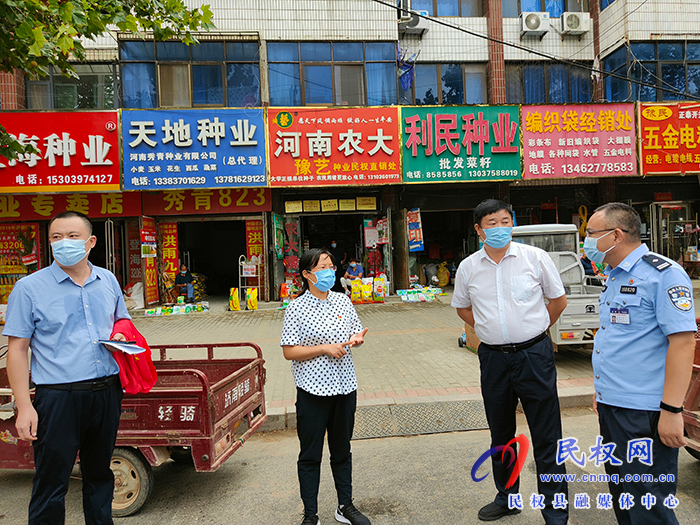縣委副書記、縣長王靜嫻暗訪“雙城”創(chuàng)建工作并參加義務(wù)勞動(dòng)