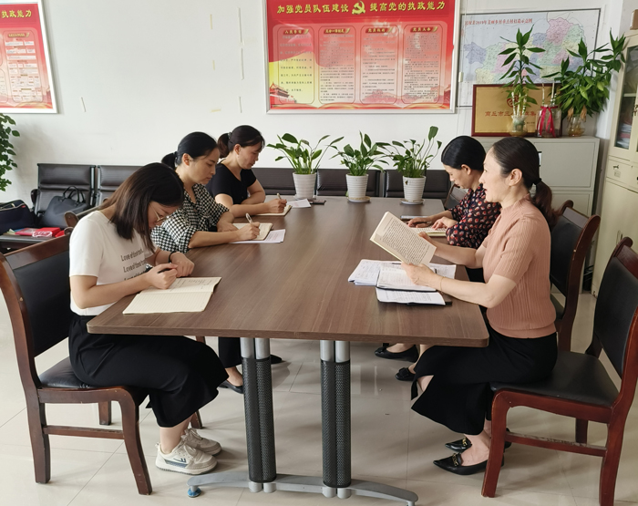 縣婦聯黨組理論學習中心組集中學習《習近平談治國理政》第四卷相關章節(jié)
