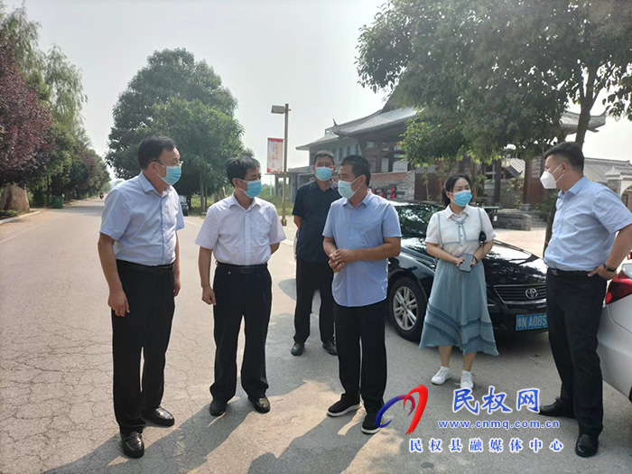 商丘市文化廣電和旅游局黨組成員、副局長董健到我縣調研市級白名單企業(yè)運營情況