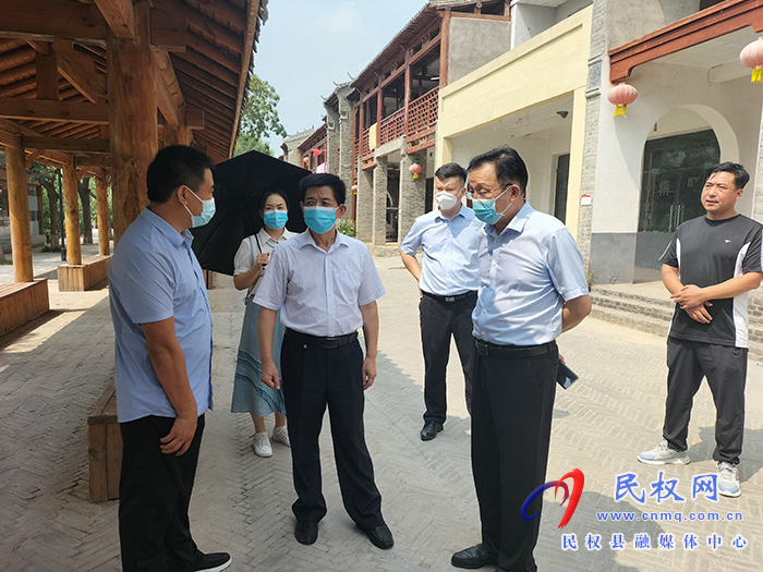 商丘市文化廣電和旅游局黨組成員、副局長董健到我縣調研市級白名單企業(yè)運營情況