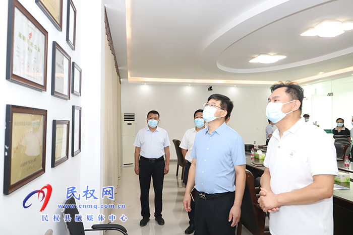 縣委書記張團(tuán)結(jié)開展“萬人助萬企”活動