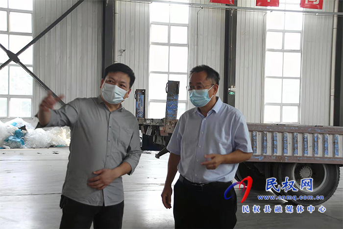 縣政協(xié)主席周明河開(kāi)展“萬(wàn)人助萬(wàn)企”活動(dòng)
