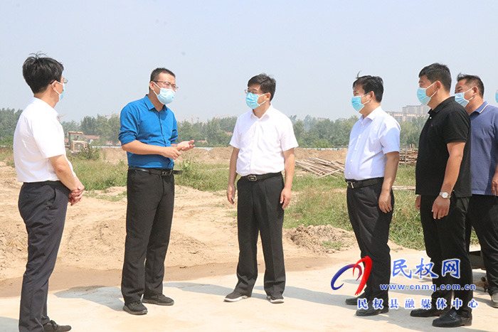 縣委書記張團(tuán)結(jié)調(diào)研招商引資重點項目建設(shè)工作