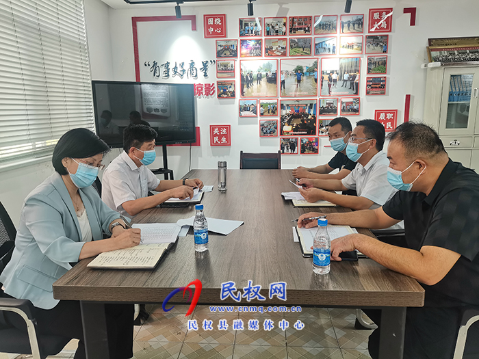 縣委常委、政法委書記陳鴻志到龍?zhí)伶?zhèn)召開信訪維穩(wěn)工作座談會