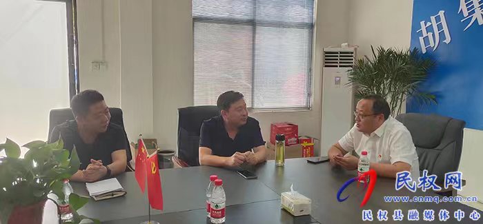 縣領導陳進領到胡集鄉(xiāng)督導鞏固脫貧攻堅成果、人居環(huán)境整治、疫情防控、信訪維穩(wěn)等工作