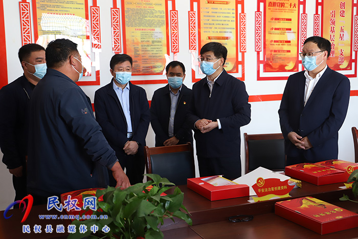 縣委書記張團結調研鞏固脫貧攻堅成果及“五星”支部創(chuàng)建、三秋生產、信訪穩(wěn)定等工作